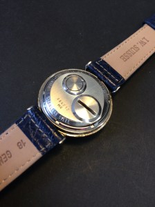 The button on the left pulls out to set the watch.